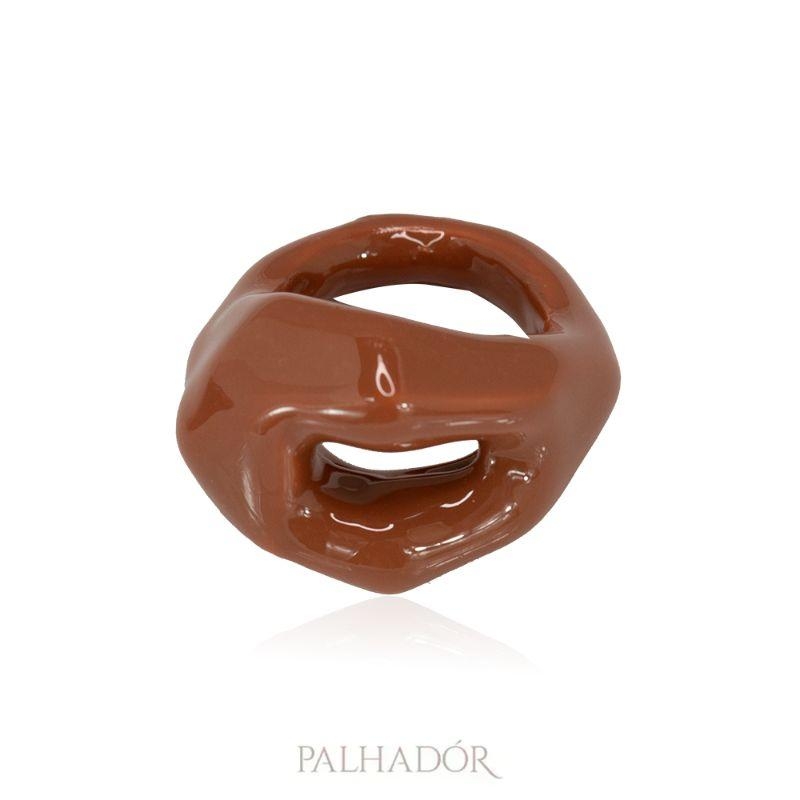 ANEL FACETADO SPFW ESMALTADO MOCHA